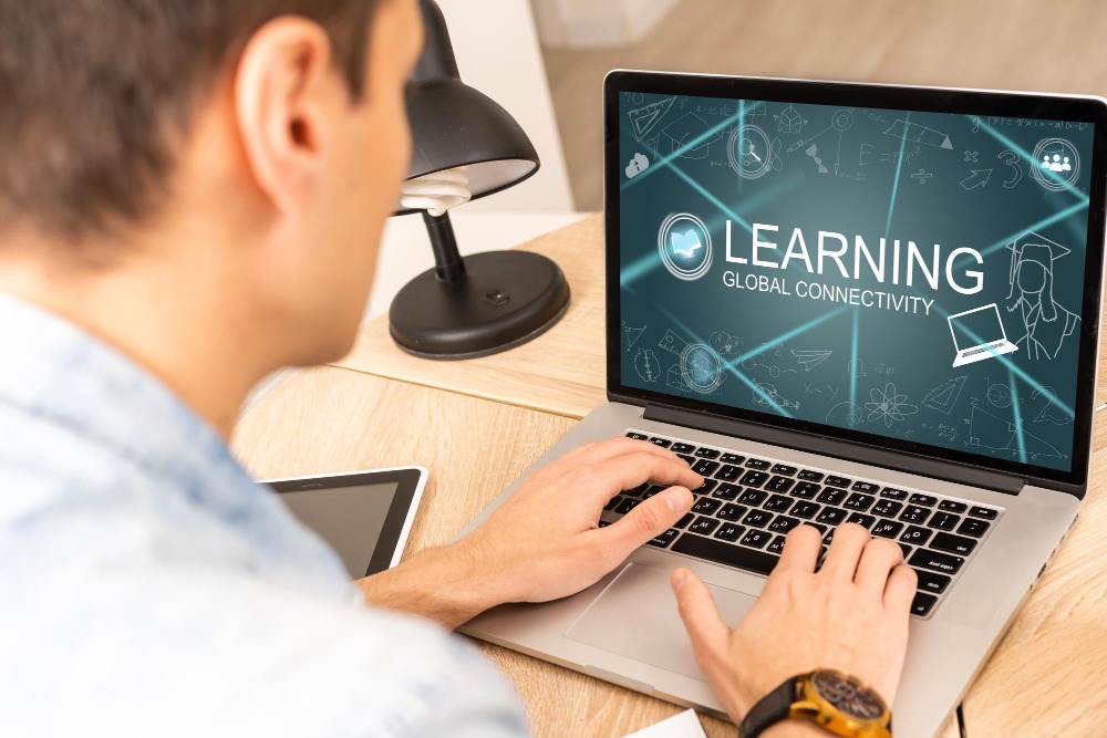 10 Industries Thriving in the Continuous Learning Era: A Positive Wave of Innovation 22 45860